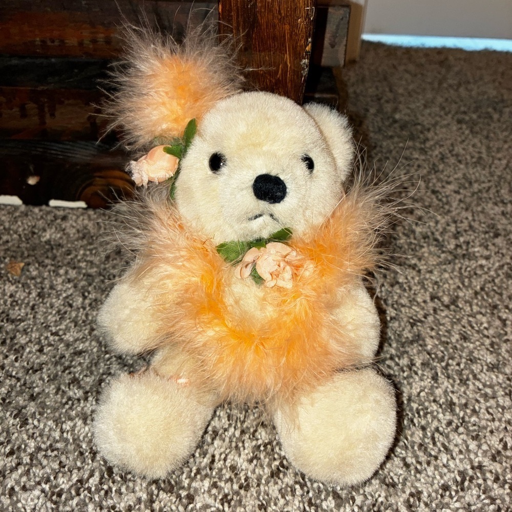 Vintage Bearly People Bear 1988 Adorable Bear Orange 6” Boa Roses